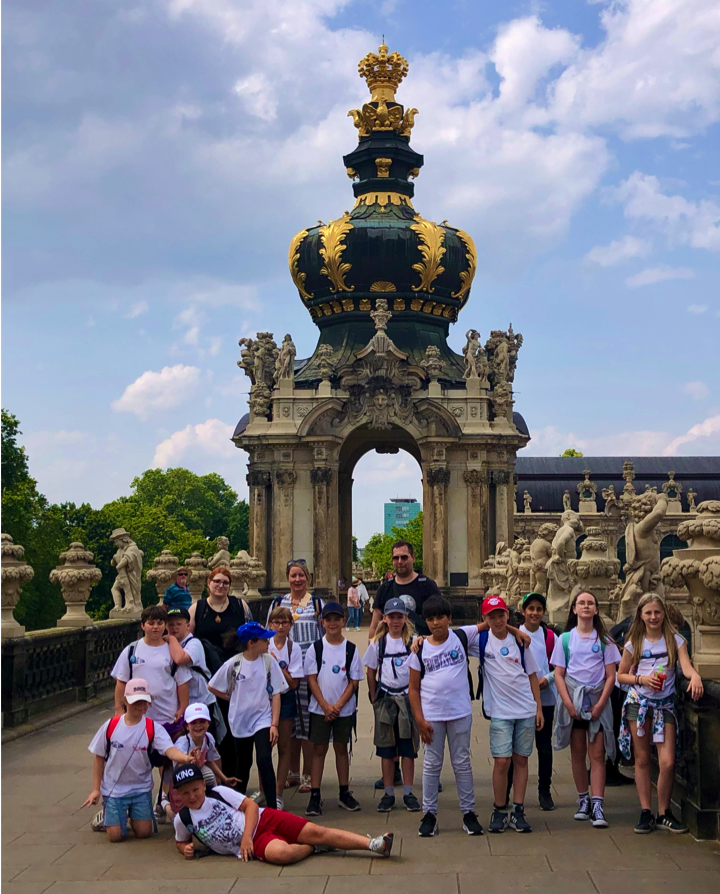 Am Dienstag, dem 4. Juli 2023, fuhren wir mit 16 Kindern aus drei verschiedenen Klassen nach Dresden zur Fête de l‘Europe. Ursprünglich sollte der französische Präsident Emmanuel Macron auf dieser […]